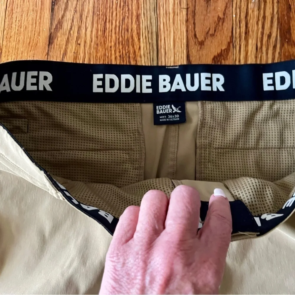 Eddie Bauer Rainier Tech pant - 36x30 - khaki. EUC